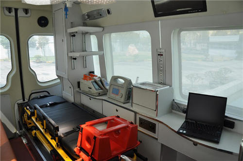 崇左救护车内部
